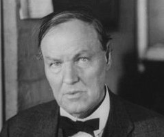 Clarence Darrow Statue Draws Ire Because 92 Years Later, People Are Still Stupid