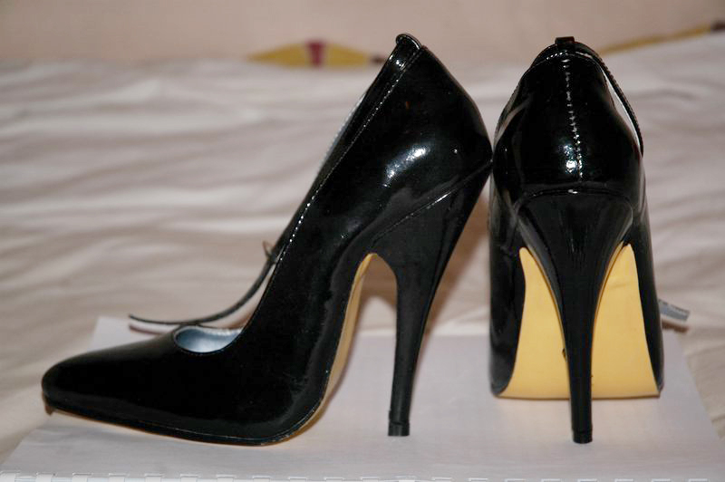 high heels shoes public domain image