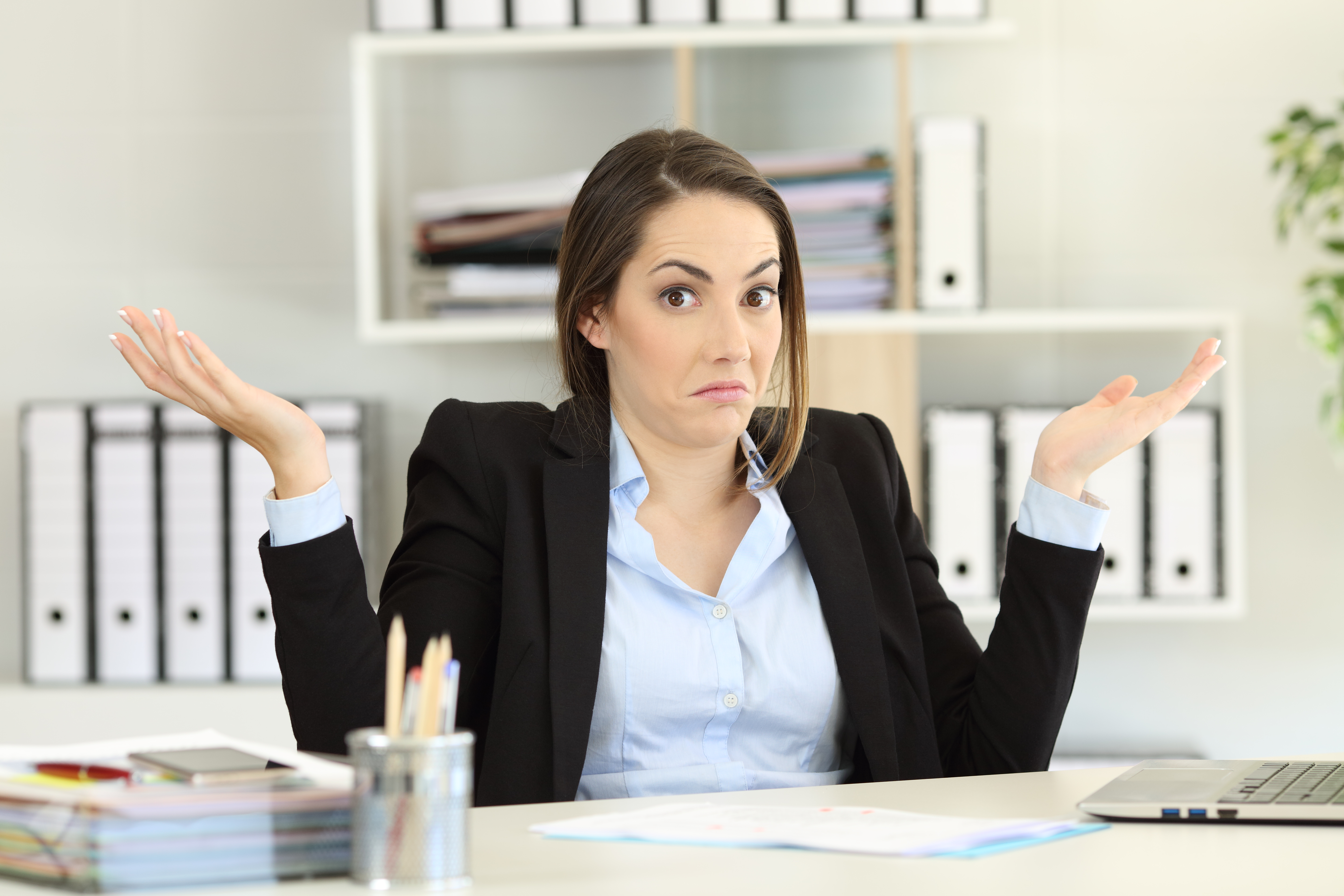 question shrug Confused businesswoman looking at camera