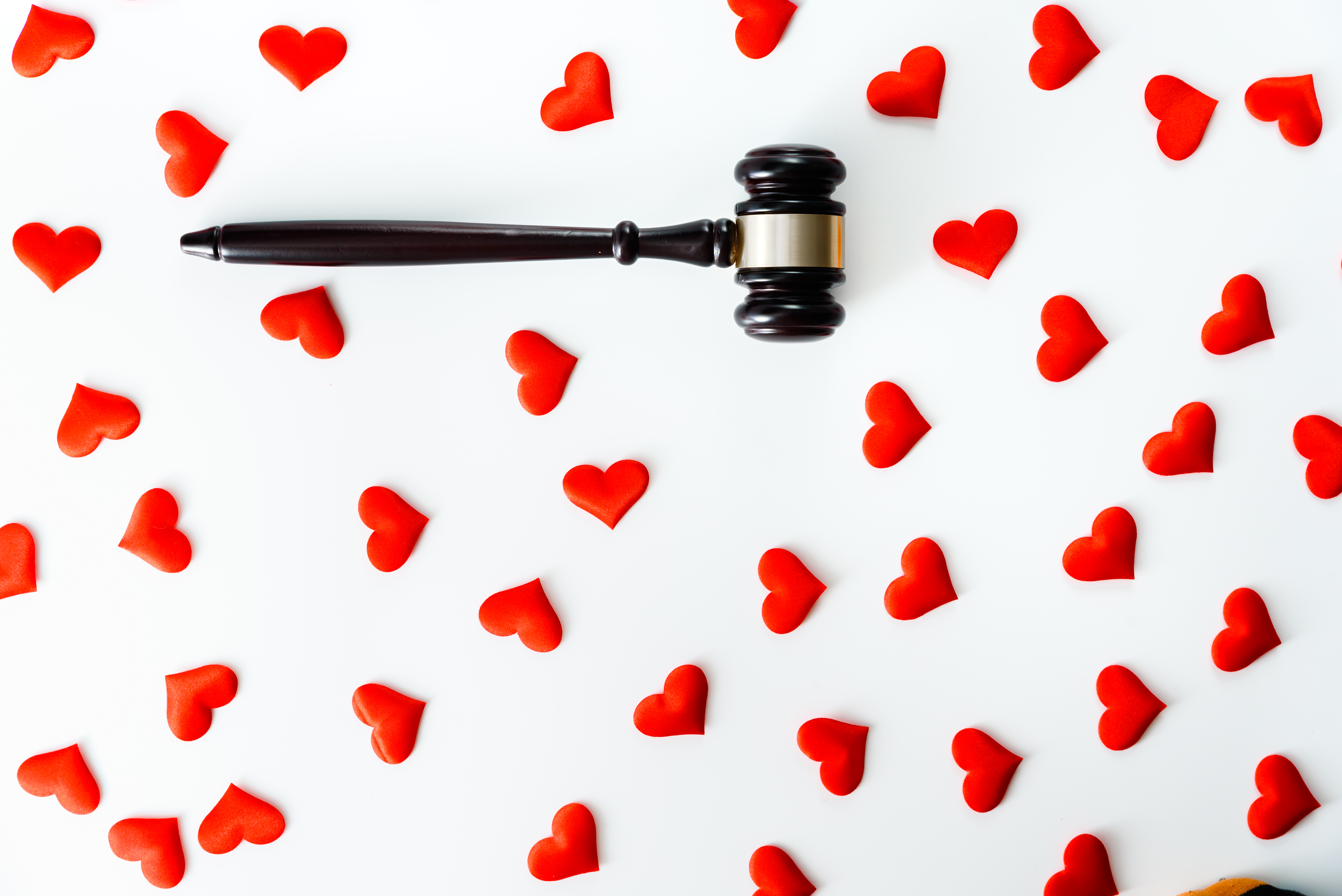 خطأ المحامي يؤدي إلى طلاق الزوجين.  القاضي يرفض إصلاحه.