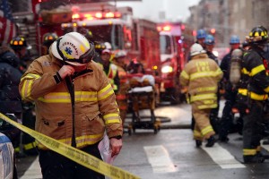 Emergency workers converge at the scene of a collapsed crane in a roadway in lower Manhattan. (Photo by Spencer Platt/Getty Images)