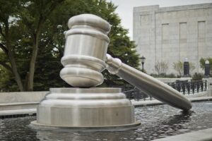 gavel-statue-2771088_640