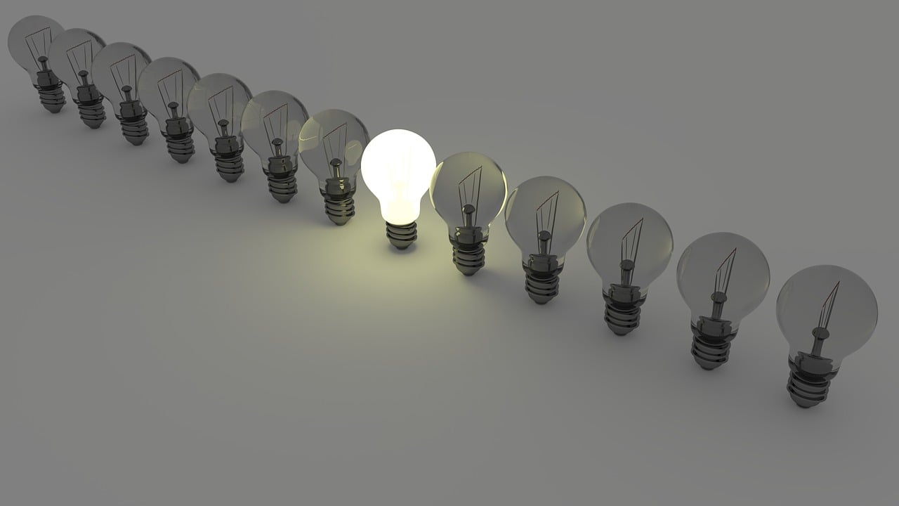 light-bulbs-1125016_1280 (2)